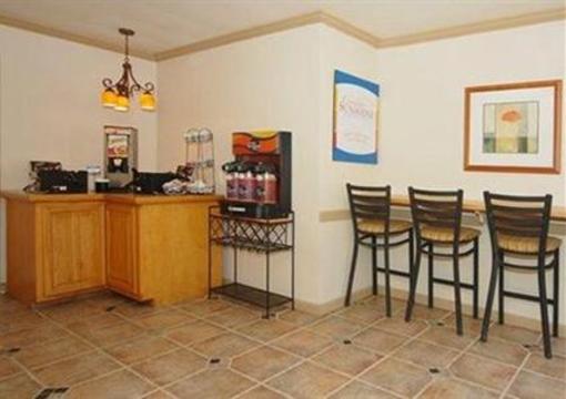 фото отеля Comfort Inn Monterey by the Sea
