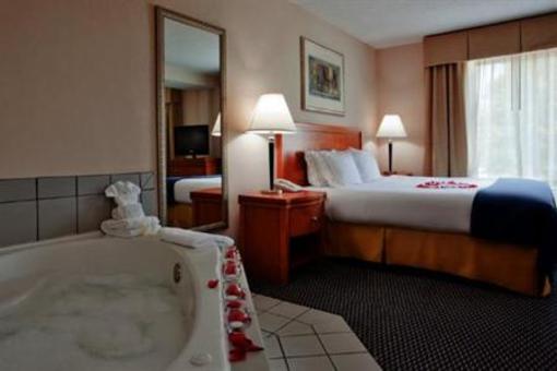 фото отеля Holiday Inn Express Hotel & Suites Brandermill Midlothian (Virginia)