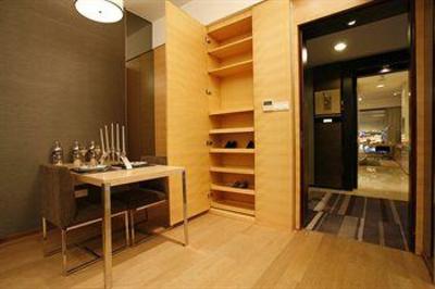 фото отеля Poly World Trading Center Serviced Apartment