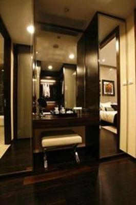 фото отеля Poly World Trading Center Serviced Apartment