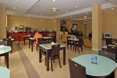 фото отеля Comfort Inn & Suites Airport Maspeth New York City