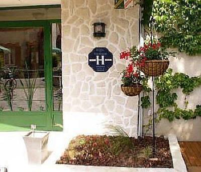 фото отеля Hotel Saint Cyr La Ferte-Saint-Cyr