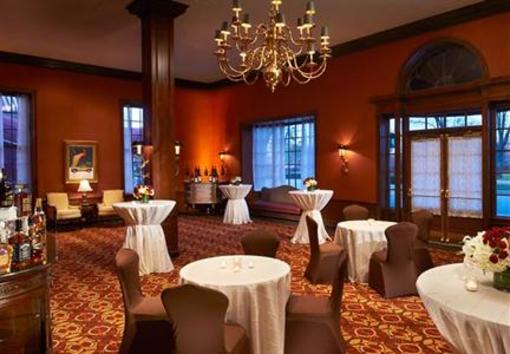 фото отеля The Dearborn Inn
