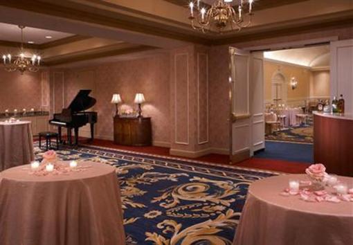 фото отеля The Dearborn Inn