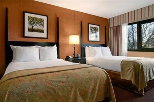 фото отеля Hilton Suites Brentwood
