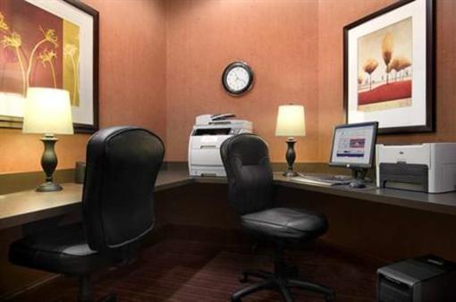 фото отеля Hilton Suites Brentwood