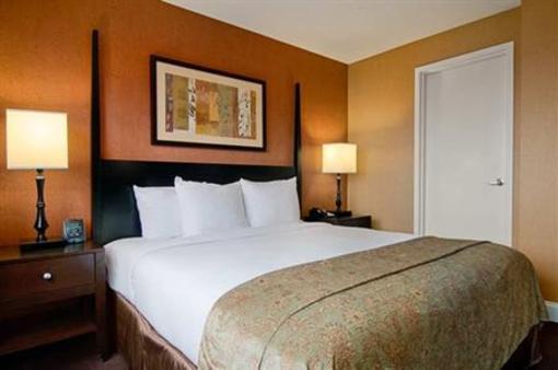 фото отеля Hilton Suites Brentwood