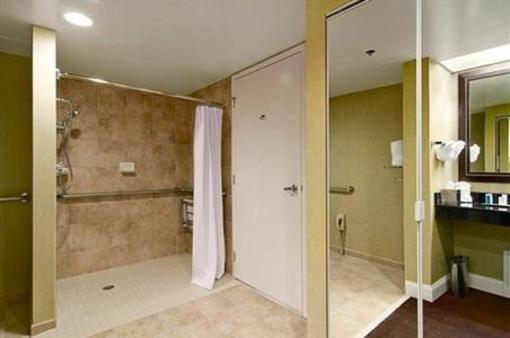 фото отеля Hilton Suites Brentwood