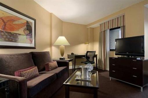 фото отеля Hilton Suites Brentwood