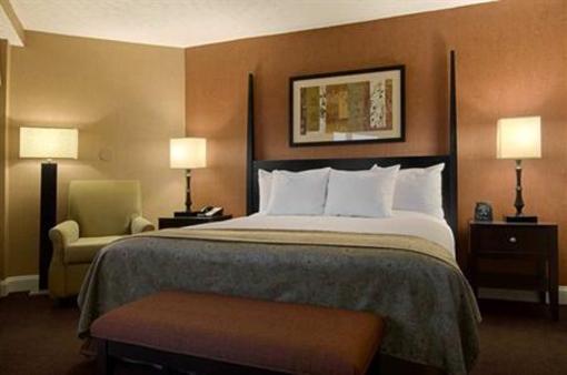 фото отеля Hilton Suites Brentwood