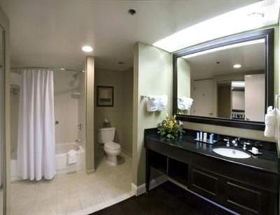 фото отеля Hilton Suites Brentwood