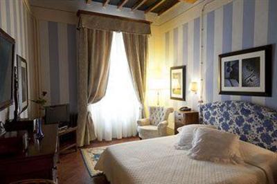 фото отеля Residenza Palazzo Visdomini Pietrasanta