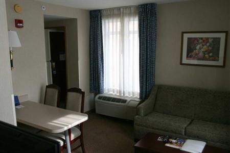 фото отеля Hampton Inn Alexandria - Old Town/King Street Metro