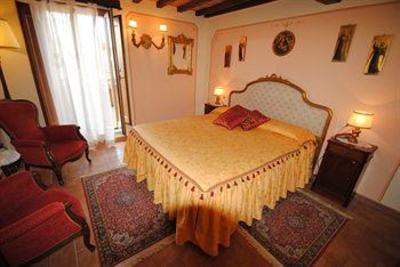 фото отеля Torre Sangiovanni Bed & Breakfast Todi
