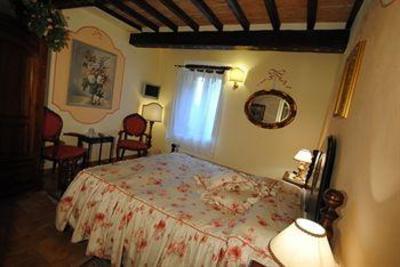 фото отеля Torre Sangiovanni Bed & Breakfast Todi