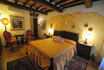 фото отеля Torre Sangiovanni Bed & Breakfast Todi