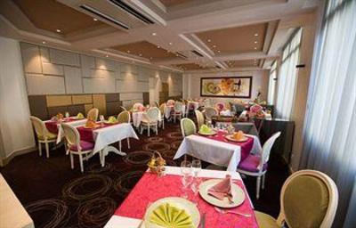 фото отеля Hotel Restaurant Le Fruitier Villedieu-les-Poeles