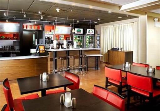 фото отеля Courtyard by Marriott State College