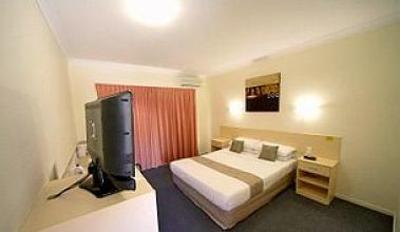 фото отеля Emerald Maraboon Motor Inn