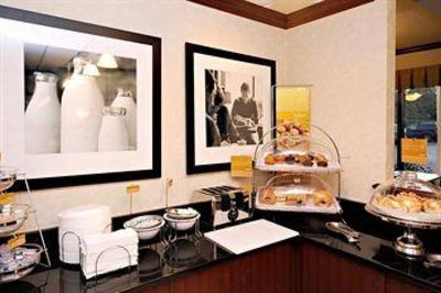 фото отеля Hampton Inn Atlanta - Cumberland Mall / NW