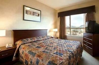 фото отеля Sandman Suites Surrey-Guildford