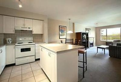 фото отеля Sandman Suites Surrey-Guildford