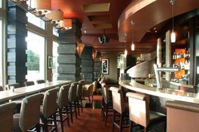 фото отеля Sandman Suites Surrey-Guildford