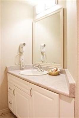 фото отеля Sandman Suites Surrey-Guildford