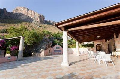 фото отеля Residence Cala dell'Arena