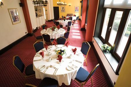 фото отеля BEST WESTERN Broadfield Park Hotel