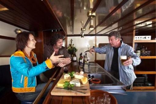 фото отеля Floating Hostel