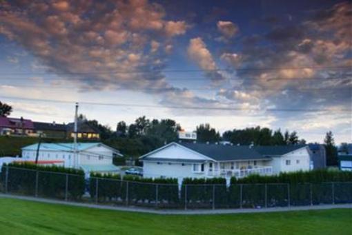 фото отеля Fraser Bridge Inn & RV Park