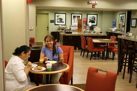 фото отеля Hampton Inn Visalia