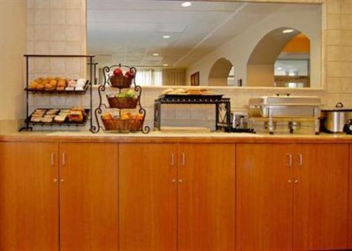 фото отеля Comfort Suites Maingate East