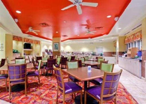 фото отеля Comfort Suites Maingate East