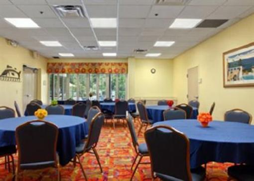 фото отеля Comfort Suites Maingate East