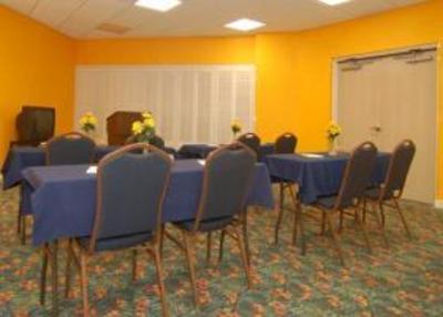 фото отеля Comfort Suites Maingate East