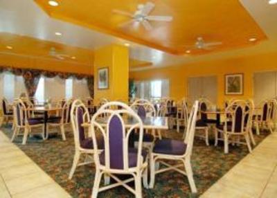фото отеля Comfort Suites Maingate East