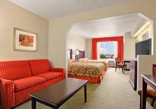 фото отеля Comfort Suites Maingate East
