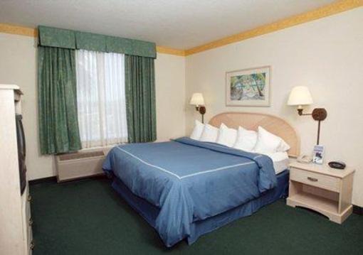 фото отеля Comfort Suites Maingate East