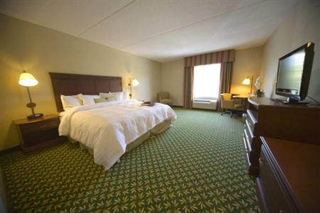 фото отеля Hampton Inn & Suites Berkshires