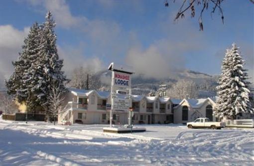 фото отеля Monashee Lodge