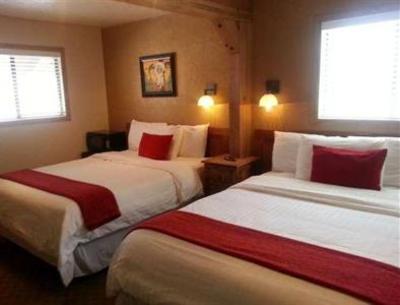 фото отеля Spruce Lodge