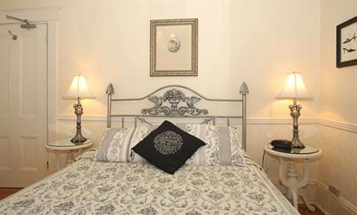 фото отеля McGee's Inn Ottawa