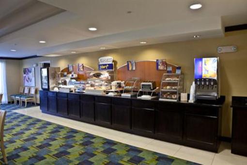 фото отеля Holiday Inn Express Dimondale