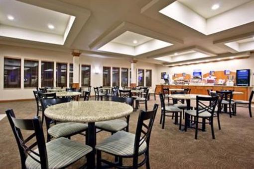 фото отеля Holiday Inn Express Dimondale