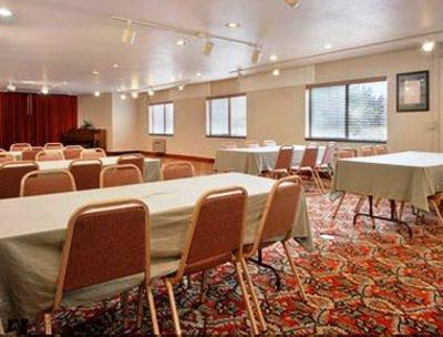 фото отеля Long Beach Super 8 Motel