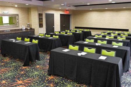 фото отеля Hampton Suites Tulsa Central