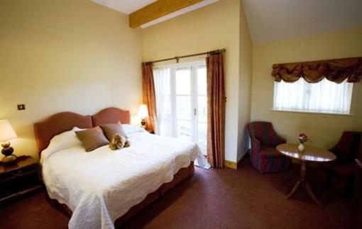 фото отеля The Three Lions Hotel Fordingbridge