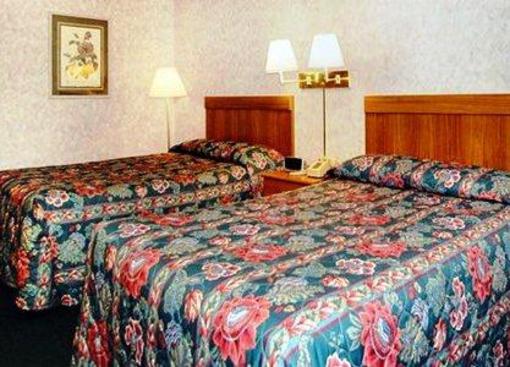 фото отеля Econo Lodge Watertown (New York)